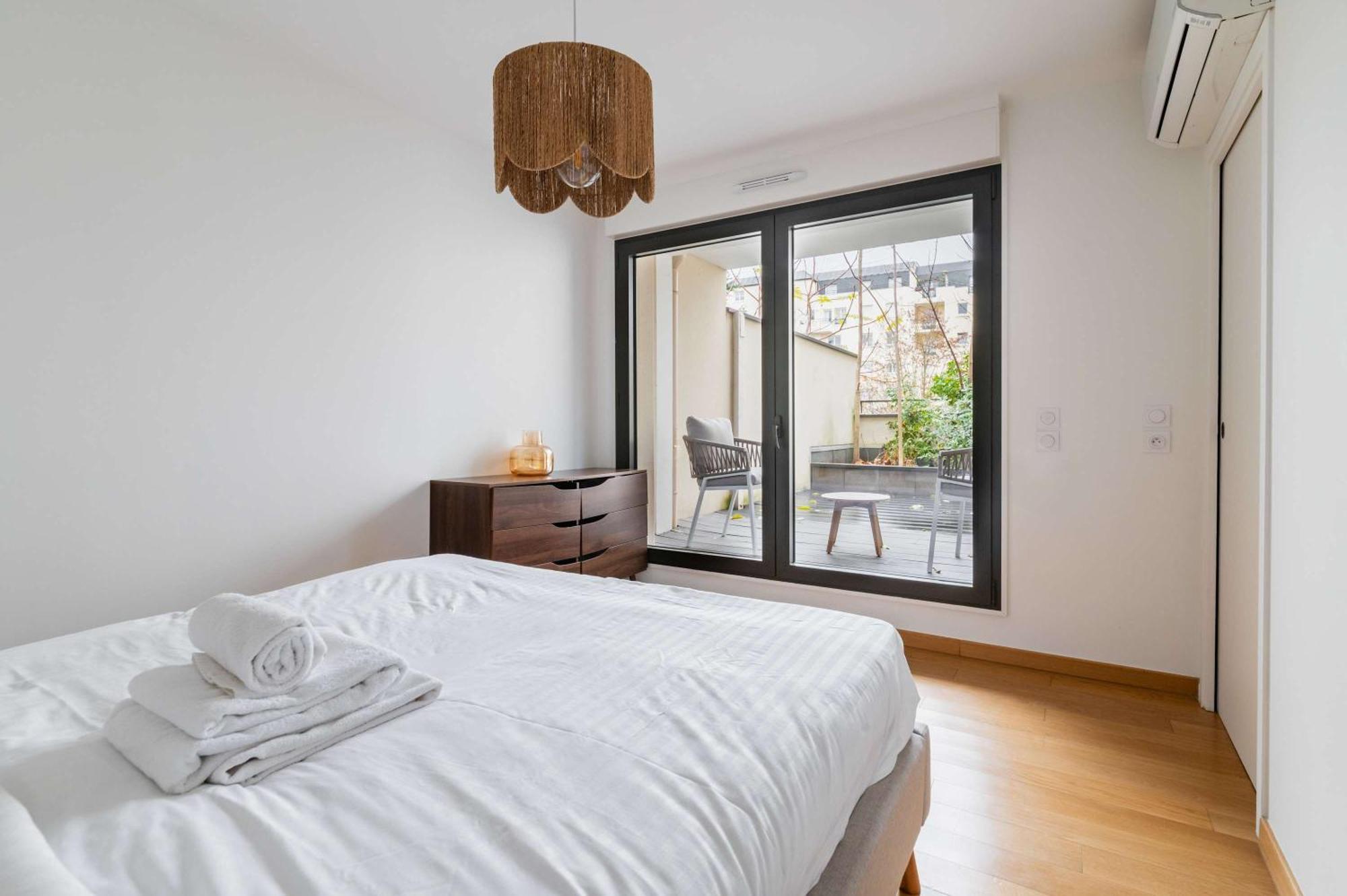 Appartement Lumineux Avec Terrasse Courbevoie - 4P - Flat-Guest Luaran gambar