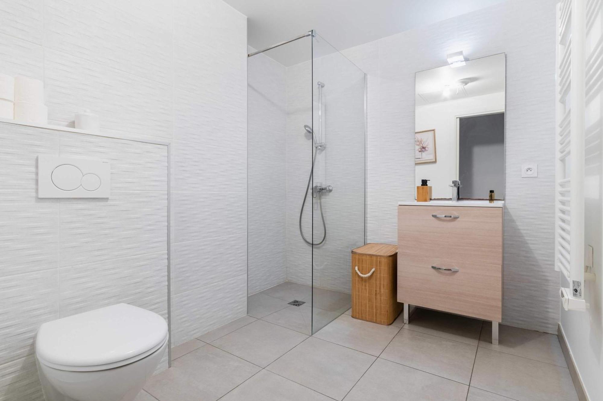 Appartement Lumineux Avec Terrasse Courbevoie - 4P - Flat-Guest Luaran gambar